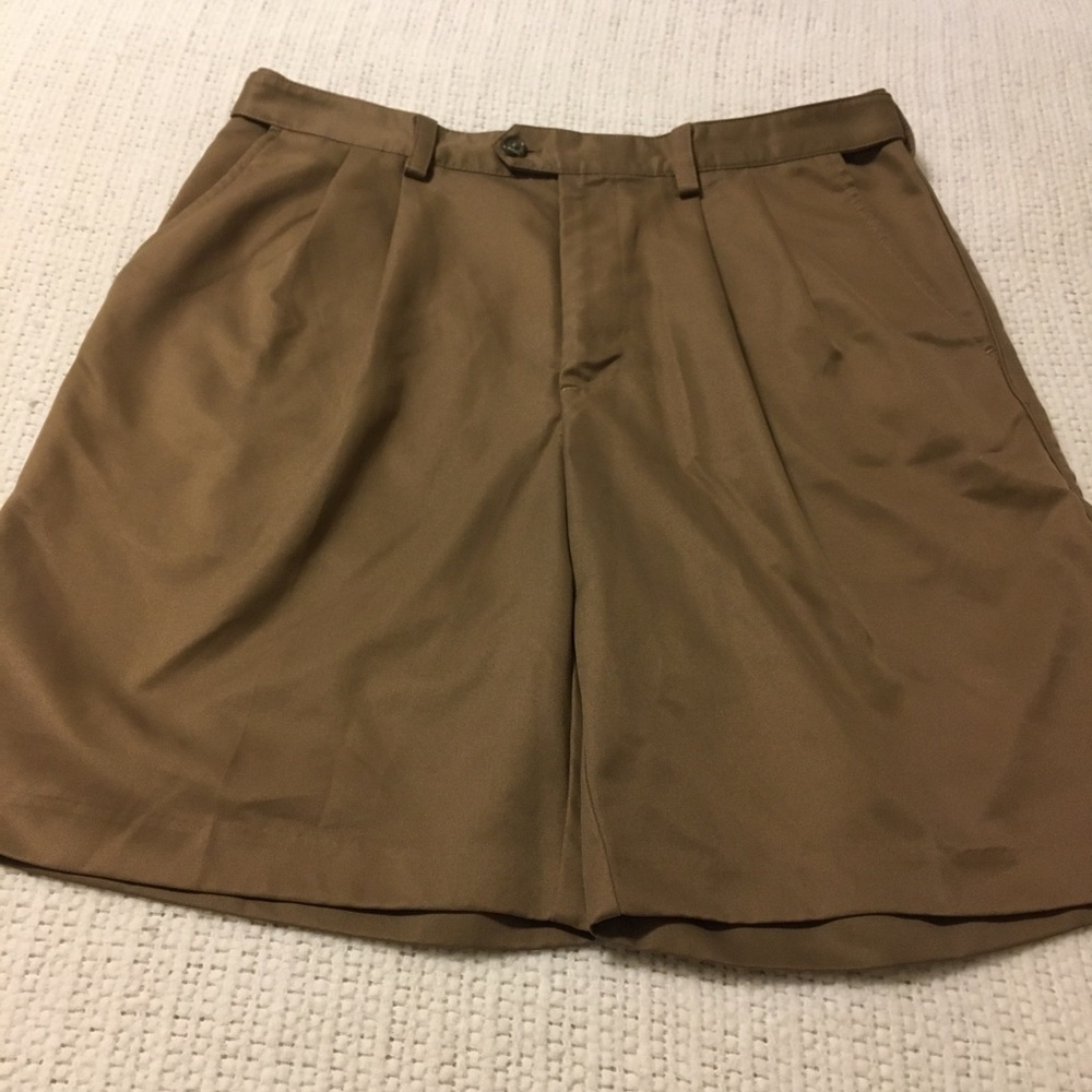 Izod dark gold golf shorts size 33